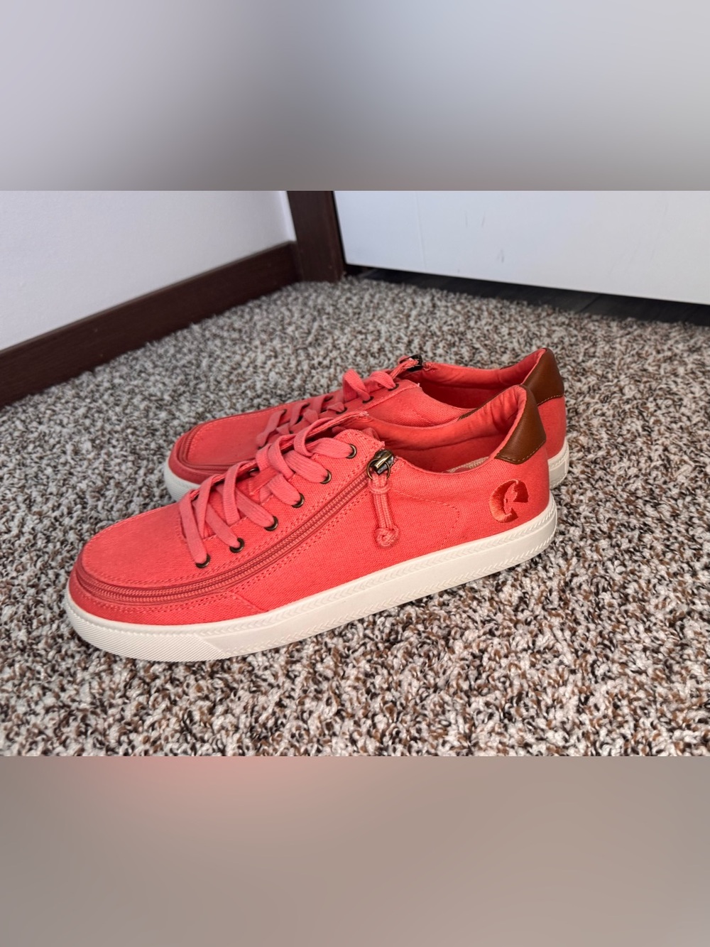 BILLY Footwear Classic Lace Low Women’s 9M Coral Adaptive Zip Sneakers